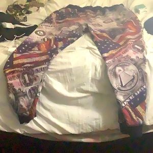 currency joggers pay a debt with a fashionista